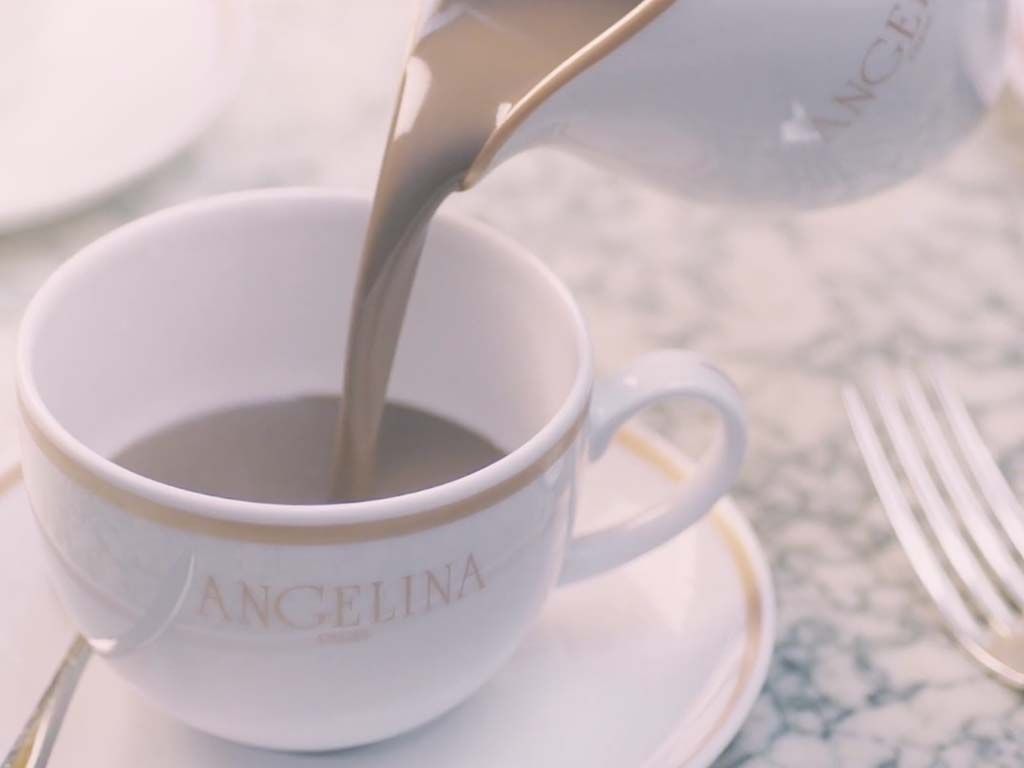 Angelina Paris - Boire une tasse de chocolat chaud Angelina est