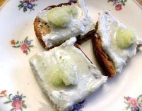 Toasts de crème de roquefort et sorbet au citron vert